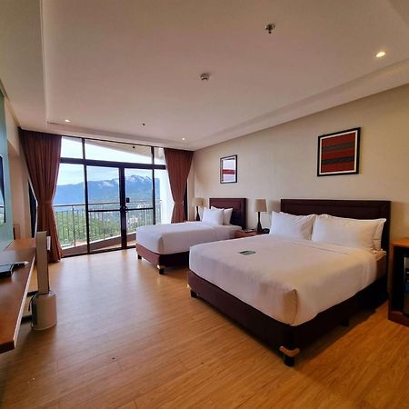 באגויו Alvea Hotel And Residences מראה חיצוני תמונה