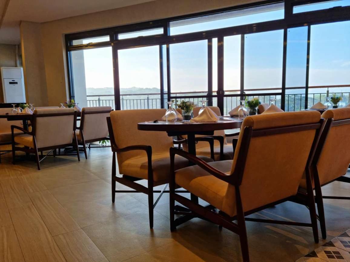 באגויו Alvea Hotel And Residences מראה חיצוני תמונה