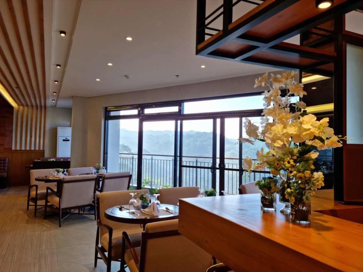 באגויו Alvea Hotel And Residences מראה חיצוני תמונה