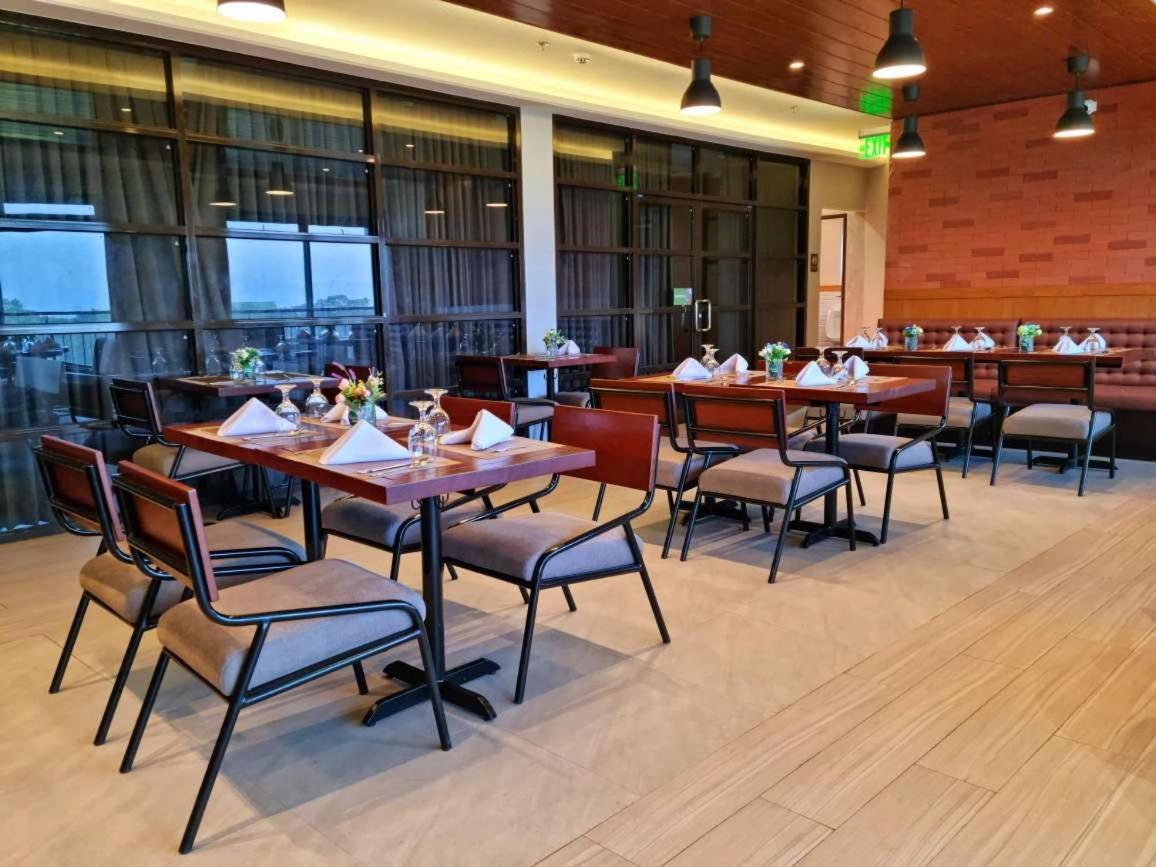 באגויו Alvea Hotel And Residences מראה חיצוני תמונה