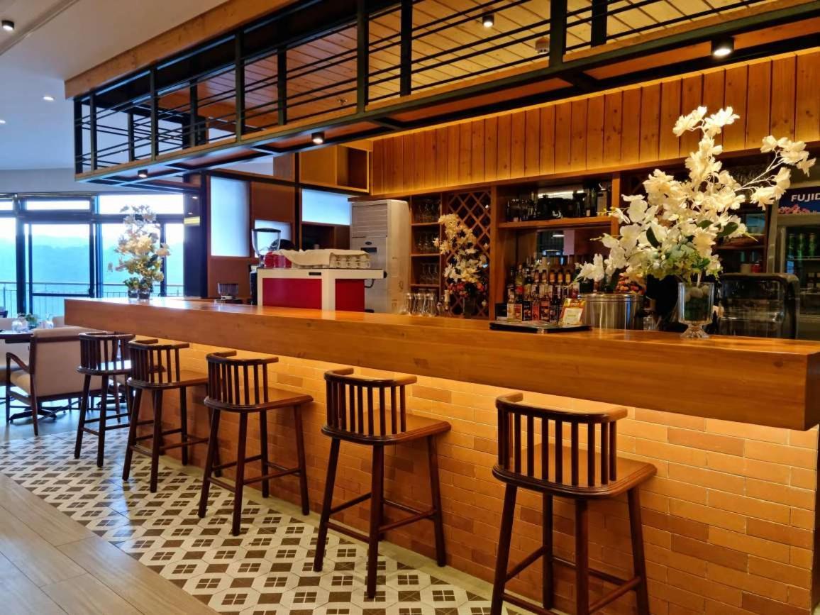 באגויו Alvea Hotel And Residences מראה חיצוני תמונה
